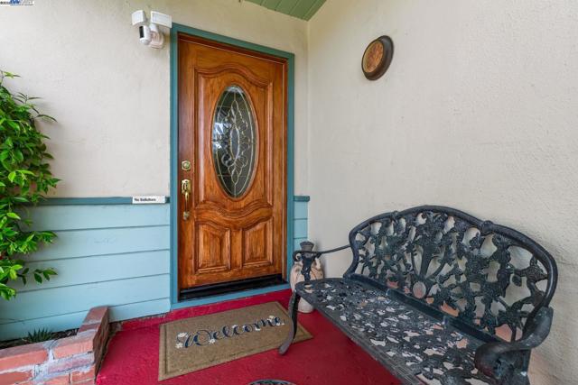 6364 Noel Ave, Newark CA: https://media.crmls.org/mediaz/6592eb97-bb5f-42a1-b991-528cd7938f4b.jpg