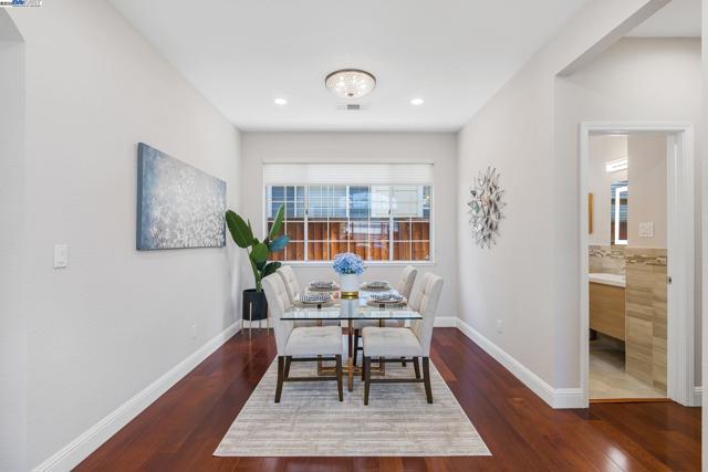 5373 Shamrock Cmn, Fremont CA: https://media.crmls.org/mediaz/6592f91a-2941-40c5-b074-1d9ed753e6ac.jpg
