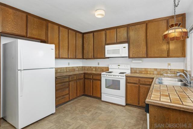 10497 Moorpark St, Spring Valley CA: https://media.crmls.org/mediaz/65931a7f-7ce3-4847-93e5-d993a5694338.jpg