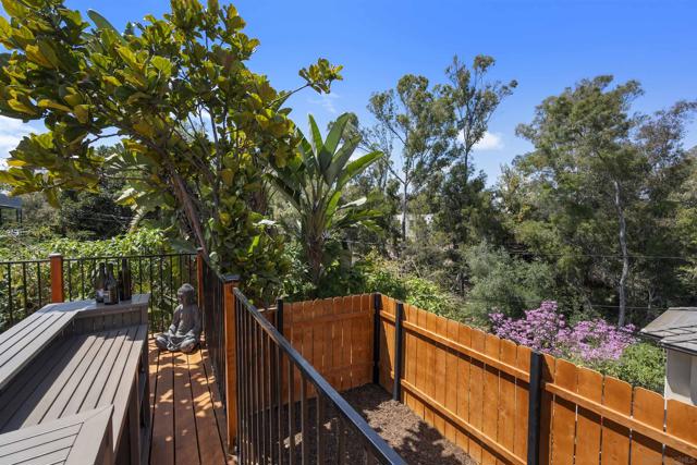 3675 Herbert St, San Diego CA: https://media.crmls.org/mediaz/65932025-6285-4fb9-84fb-d392f9e0ad6f.jpg