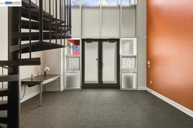 809 Clay St, Oakland CA: https://media.crmls.org/mediaz/659325f4-774f-4ebc-8f9b-f53b90269ae7.jpg