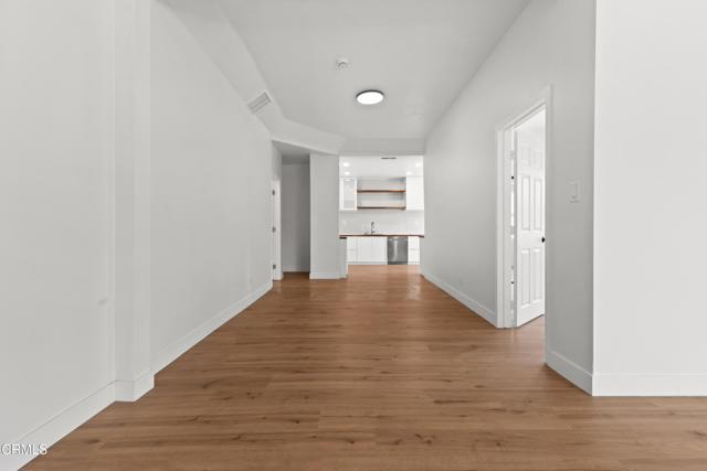 Detail Gallery Image 4 of 20 For 1623 W 11th Pl, Los Angeles,  CA 90015 - 4 Beds | 2 Baths