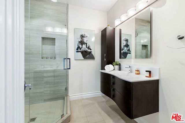 12504 Kling Street, Studio City CA: https://media.crmls.org/mediaz/6593a774-3813-4527-98d7-f0b442d1e487.jpg
