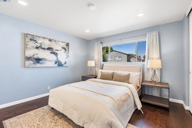 1233 Broadway, Alameda CA: https://media.crmls.org/mediaz/6593edff-1839-4a44-93ba-2dc033c8654d.jpg
