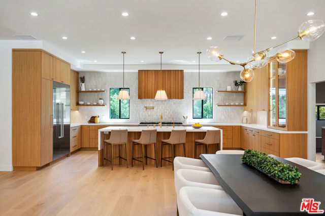 20215 Lorenzana Drive, Woodland Hills CA: https://media.crmls.org/mediaz/65941b05-8a4f-4982-8d5c-fade3b43dcf5.jpg