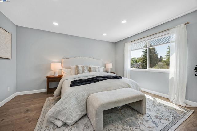 2236 Oakland Ave, Pleasanton CA: https://media.crmls.org/mediaz/65944687-c3a6-46d4-9147-f6d0ece1da42.jpg