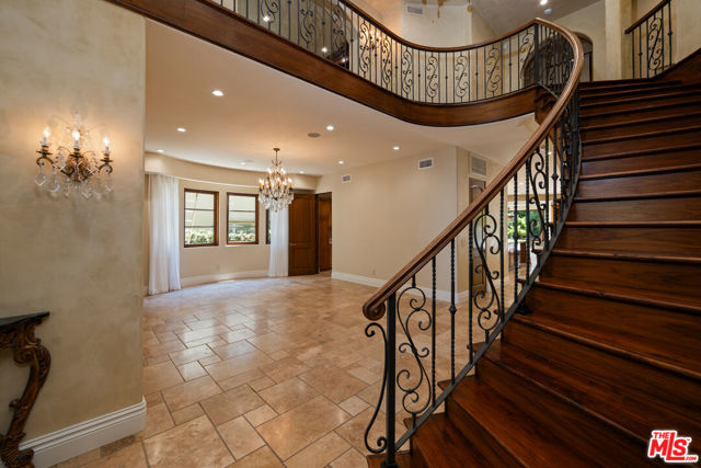 265 N Kenter Avenue, Los Angeles CA: https://media.crmls.org/mediaz/65945c77-2a3c-475a-9e04-1bd0878f5ba4.jpg