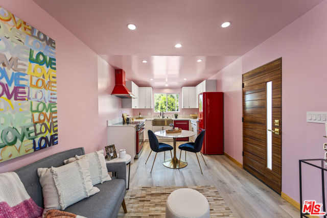 17660 Martha Street, Encino CA: https://media.crmls.org/mediaz/65950760-022c-43d1-8f50-74cfc18882c6.jpg