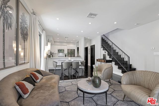 500 N Orlando Avenue, West Hollywood CA: https://media.crmls.org/mediaz/6595da58-02fe-4bc7-9486-45185816e5f5.jpg
