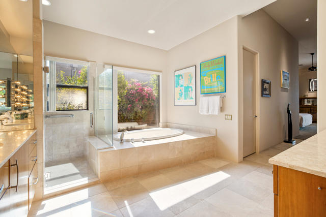 12 Boulder Lane, Rancho Mirage CA: https://media.crmls.org/mediaz/65963b36-7300-4b4b-805d-62ddade800b9.jpg