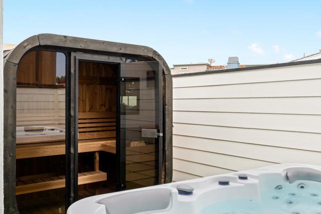 2623 Ocean Front Walk, San Diego CA: https://media.crmls.org/mediaz/65965862-1f76-4b97-8cf6-5535b966850b.jpg