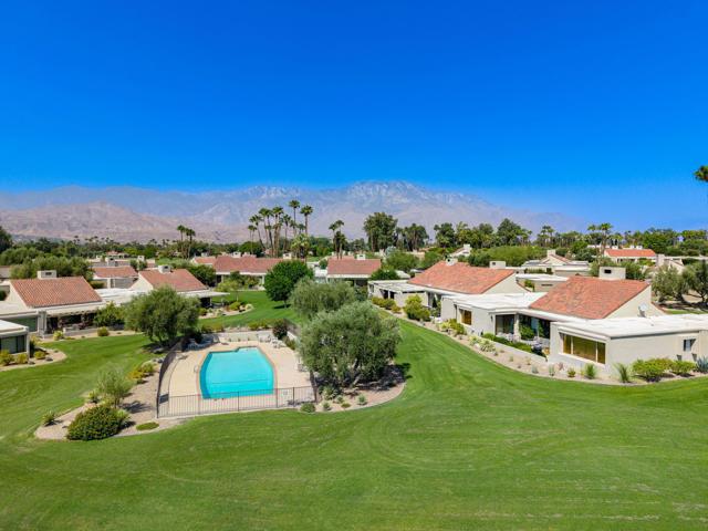 34890 Mission Hills Drive, Rancho Mirage CA: https://media.crmls.org/mediaz/65969a8b-7e55-494b-8cd0-2bd0051b8c23.jpg