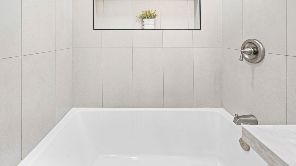https://media.crmls.org/mediaz/6596d6fa-80bb-4d0f-b639-d5a51de22b3f.jpg?preset=X-Large