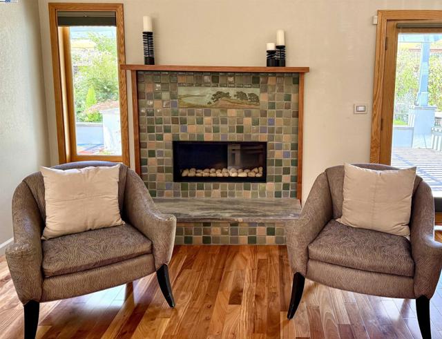 6291 Calle Fuego, Pleasanton CA: https://media.crmls.org/mediaz/65970415-6add-4c72-b26b-2ef7c9452827.jpg