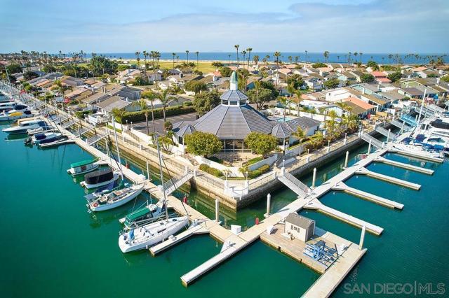 105 Antigua Ct, Coronado CA: https://media.crmls.org/mediaz/65972fa8-57f7-47b9-92f4-99969a982bc0.jpg