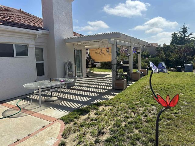 2884 Sage View Dr, Alpine CA: https://media.crmls.org/mediaz/65980016-d5e6-49a9-9162-99c1c728e2a0.jpg