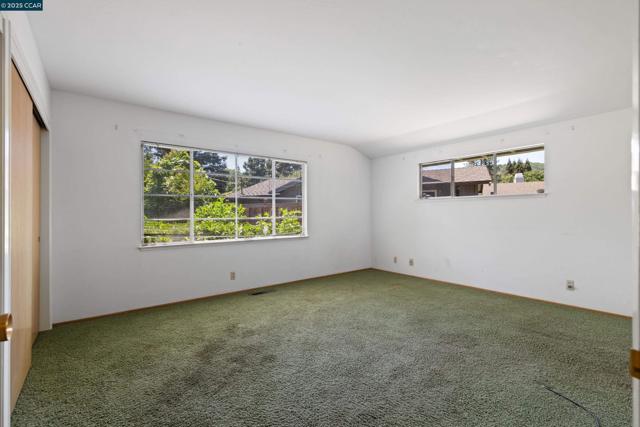 18 Garden Estates Ct, Alamo CA: https://media.crmls.org/mediaz/65985ea2-9834-4752-b793-9fb15627b48e.jpg