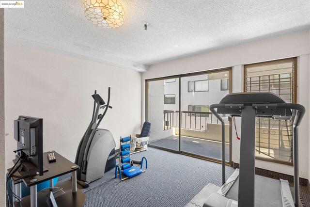 1830 Lakeshore Ave, Oakland CA: https://media.crmls.org/mediaz/65989c1b-a610-44b8-a968-a53354bf1d62.jpg