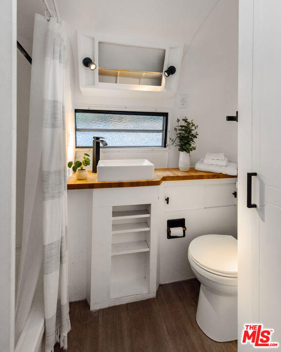 272 N Topanga Canyon Boulevard, Topanga CA: https://media.crmls.org/mediaz/6598ce3f-9775-483f-9dec-ffc1256ce5fd.jpg