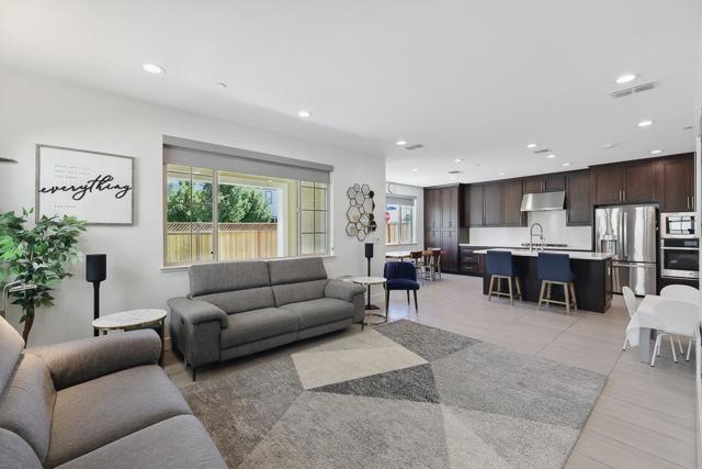 410 E Redberry Place, Mountain House CA: https://media.crmls.org/mediaz/6598f6fc-dcdf-4df8-873c-d9dc3ba2fe28.jpg