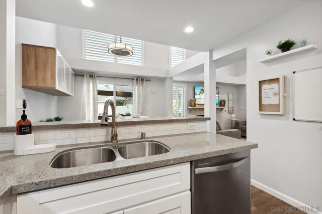 6951 Quiet Cove Dr, Carlsbad CA: https://media.crmls.org/mediaz/659907e3-71c3-49f7-b55b-406835090988.jpg