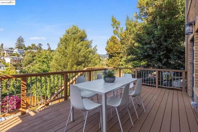 700 Longridge Rd, Oakland CA: https://media.crmls.org/mediaz/65990a4d-3496-41e3-8b8a-88e472b2f720.jpg
