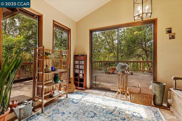 19 Via Floreado, Orinda CA: https://media.crmls.org/mediaz/659a364e-2c0e-4cf1-b3d2-2fc84e0844de.jpg