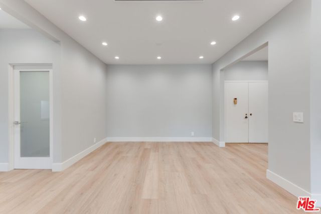 Image 21 of 38 For 1557 Beverly Glen Boulevard 203