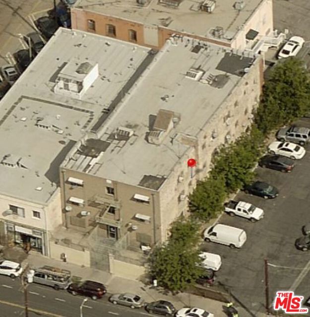 2323 W 11th Street, Los Angeles CA: https://media.crmls.org/mediaz/659a5680-132b-4aac-921c-9d0fb259601a.jpg