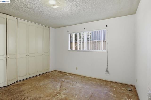 Image 19 of 48 For 2550 Damuth St