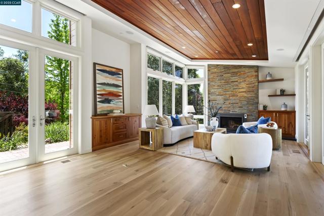 53 Tara Rd, Orinda CA: https://media.crmls.org/mediaz/659aa045-0c58-416b-bc43-4797f21de282.jpg