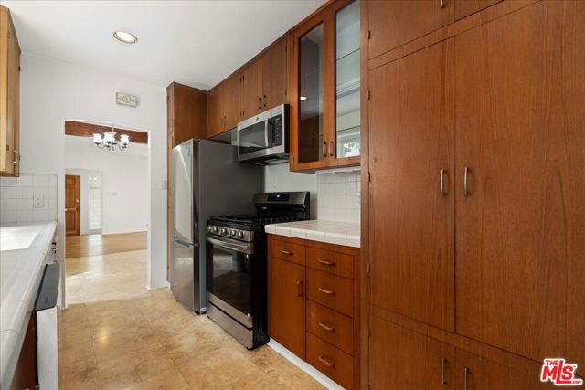 1018 Wellesley Avenue, Los Angeles CA: https://media.crmls.org/mediaz/659aa58f-ca8e-424f-aa40-7eed7ff0da9e.jpg