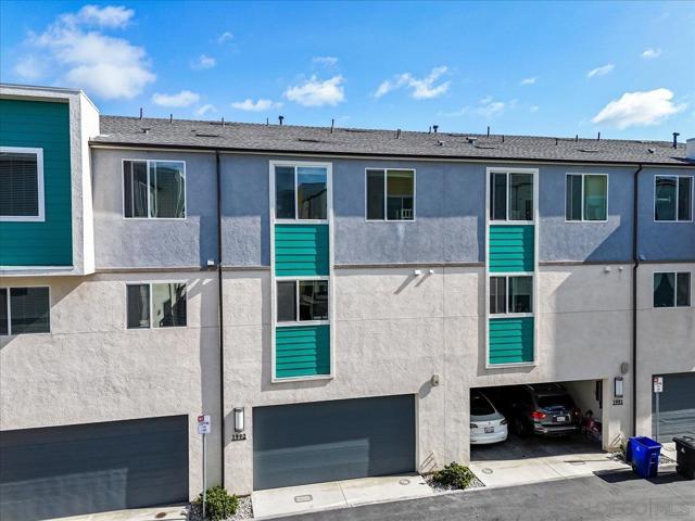 1993 Strata, Chula Vista CA: https://media.crmls.org/mediaz/659ab165-9af5-41ec-a2e9-e5604b6bb7ae.jpg