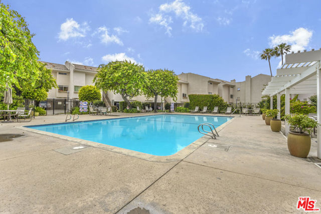 23910 De Ville Way, D photo 39