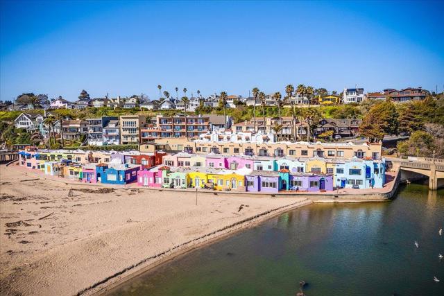 522 Oak Drive, Capitola CA: https://media.crmls.org/mediaz/659b212a-8ca8-4c06-a7aa-477a13894eec.jpg