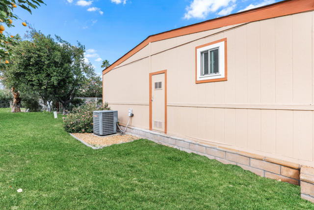 1223 Via Yolo, Cathedral City CA: https://media.crmls.org/mediaz/659be76e-0213-4436-9df3-cd85237df22d.jpg