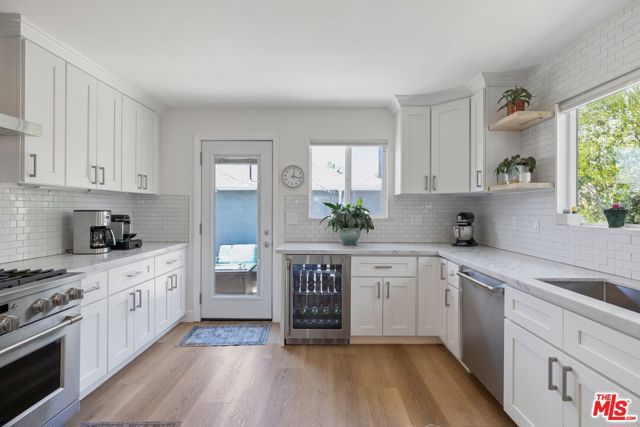 3551 S Bentley Avenue, Los Angeles CA: https://media.crmls.org/mediaz/659c5281-fa73-468b-8f05-b8c93f9afa40.jpg