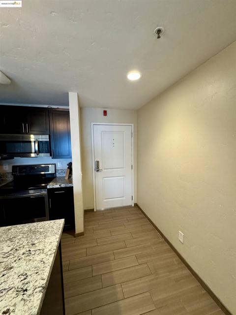 6400 Christie Ave, Emeryville CA: https://media.crmls.org/mediaz/659c7308-d8fb-4826-b29e-9c0267ba0364.jpg