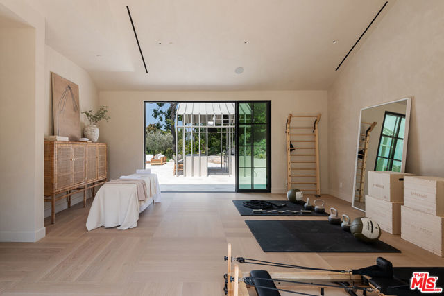 24172 Lupin Hill Road, Hidden Hills CA: https://media.crmls.org/mediaz/659cc3f9-e1df-46b6-b30c-6a64d96eed86.jpg
