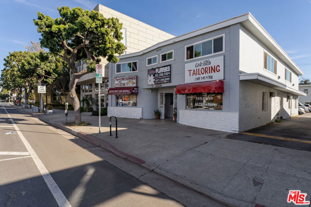 12028 Venice Boulevard, Los Angeles CA: https://media.crmls.org/mediaz/659ce1c5-caf7-43bd-be35-eb776e7d6176.jpg