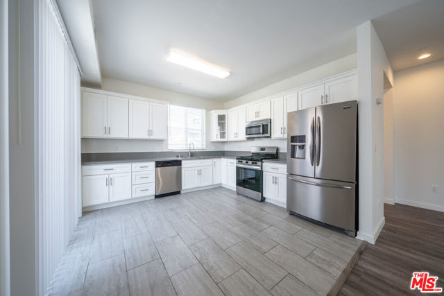 5941 Barton Avenue, Los Angeles CA: https://media.crmls.org/mediaz/659d3bad-c435-449e-a372-b143829a203d.jpg