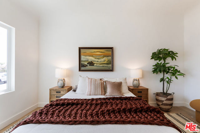 1570 S Hayworth Avenue, Los Angeles CA: https://media.crmls.org/mediaz/659d4c27-af02-496f-a19c-01cc7d7a0f28.jpg