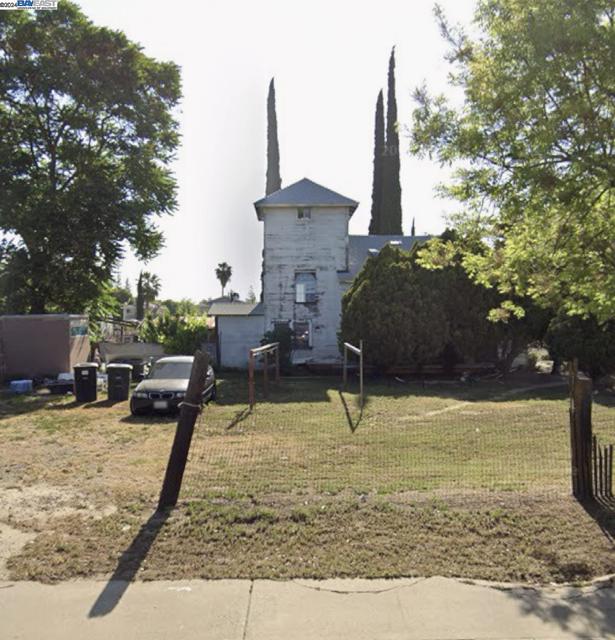 710 S Emerald Ave, Modesto CA: https://media.crmls.org/mediaz/659d5539-a9a7-4964-98fa-65a5fcbc4012.jpg