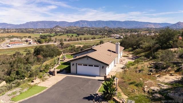 13804 Chaparral Terrace, Valley Center CA: https://media.crmls.org/mediaz/659e0b70-af63-49d6-824a-607d70432c2e.jpg