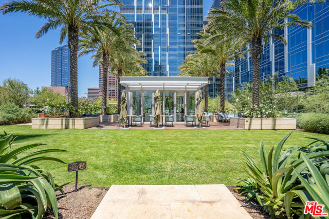 877 Francisco Street, Los Angeles CA: https://media.crmls.org/mediaz/659e2a7e-35f0-4f56-b61d-bb0777eb1dd0.jpg
