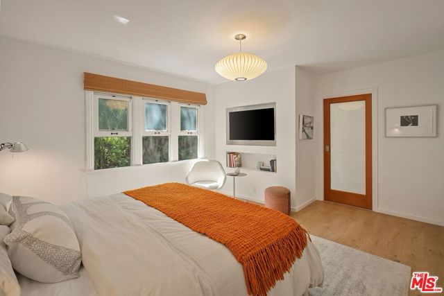 440 19th Street, Santa Monica CA: https://media.crmls.org/mediaz/659e4ec4-598e-4870-8ef2-ccacedd8c494.jpg