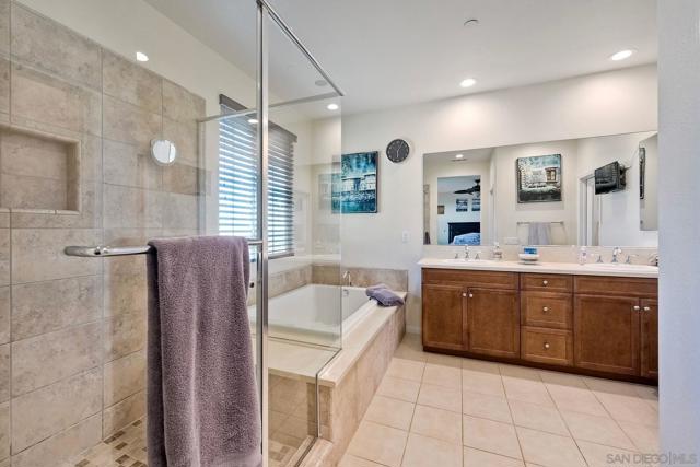 5324 Bella Vista St, Santee CA: https://media.crmls.org/mediaz/659edb4b-9259-4bbb-8901-31e8002de92c.jpg