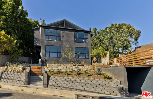 3404 Glenalbyn Drive, Los Angeles CA: https://media.crmls.org/mediaz/659fe091-3da6-4e89-a6da-b50e0843f2b9.jpg