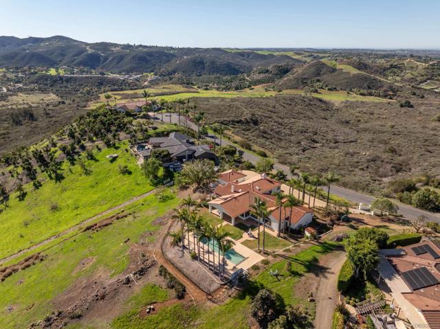 30343 Calle La Reina, Bonsall CA: https://media.crmls.org/mediaz/65a0451c-6be0-4253-a16f-11de0065d99a.jpg