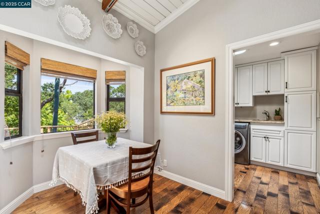 700 Golf Club Way, Pleasant Hill CA: https://media.crmls.org/mediaz/65a08a34-9a64-4047-8a3c-6b921c583063.jpg